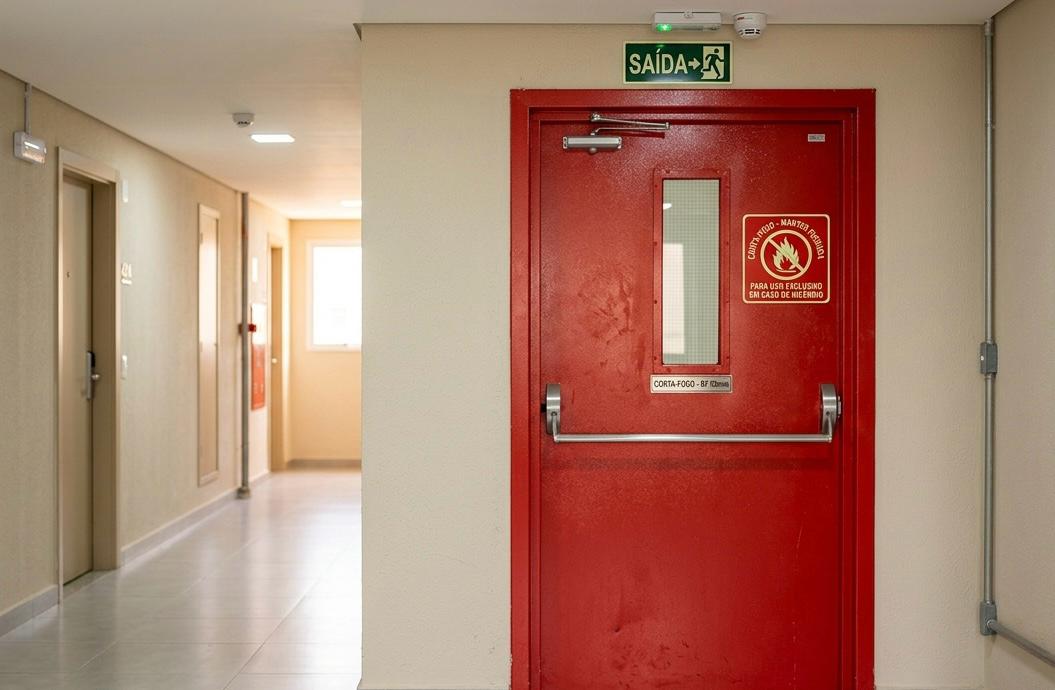 Manutenção Preventiva de Portas Corta-Fogo em Condomínios Residenciais